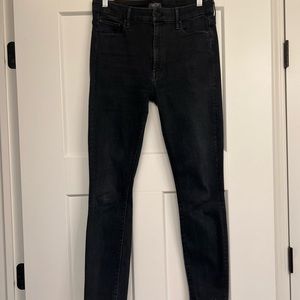 MOTHER High Waisted Looker Ankle Fray in Blackbird